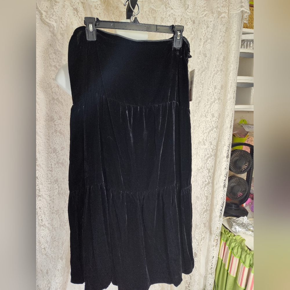 Bandolino Skirt black panne velvet tiered layers NWT